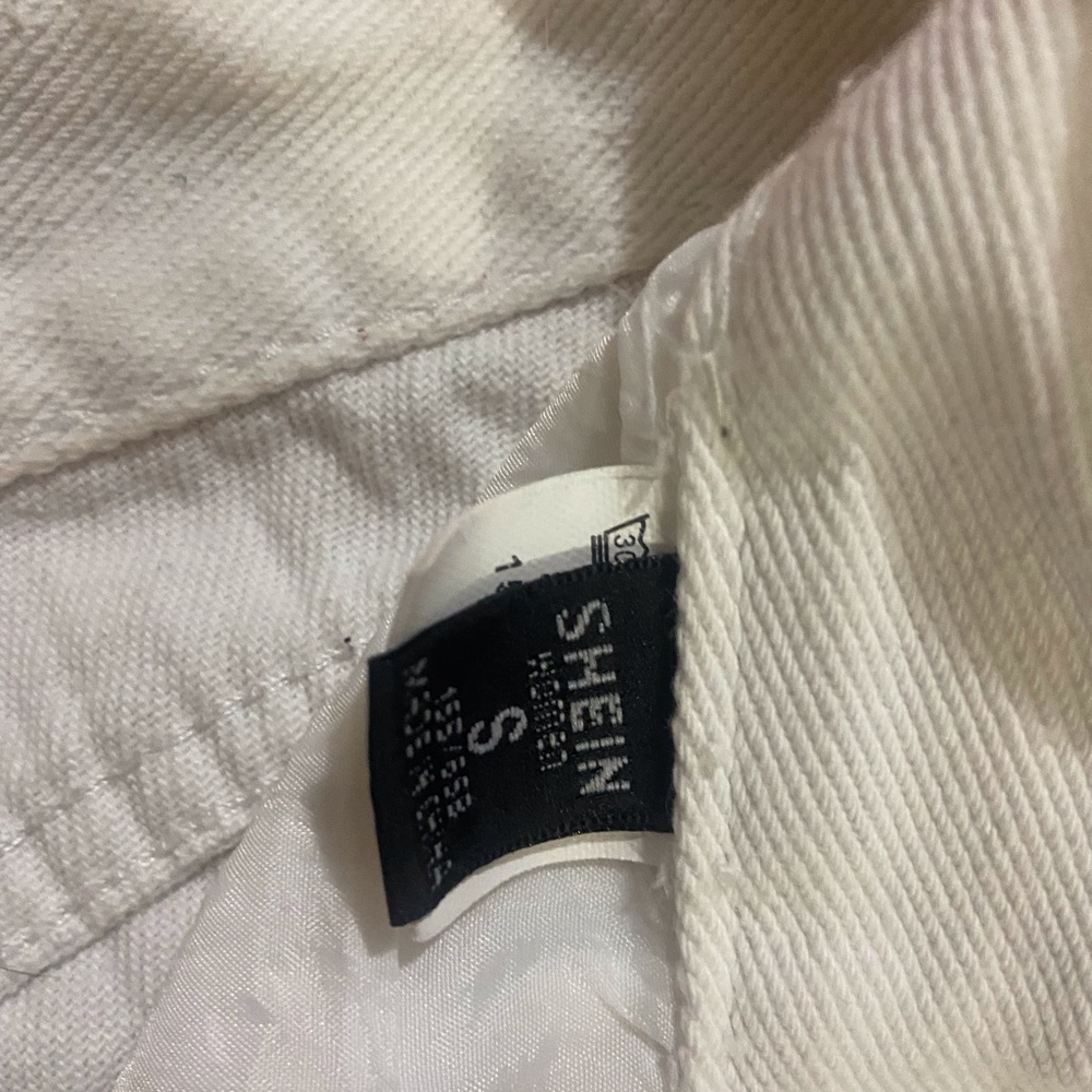 White shorts - Picture 3 of 3